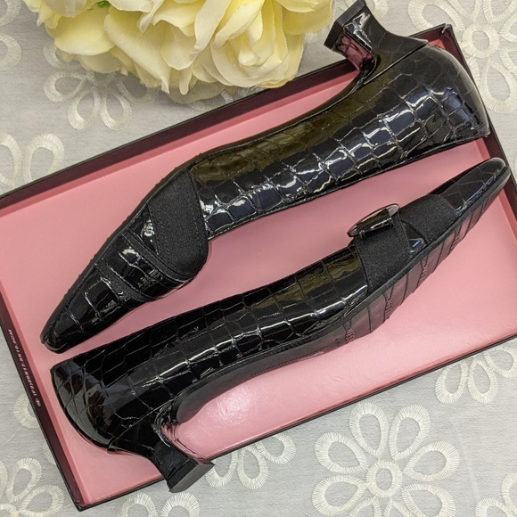 Like 🆕 Stuart Weitzman pump with bow buckle - Picture 5 of 14